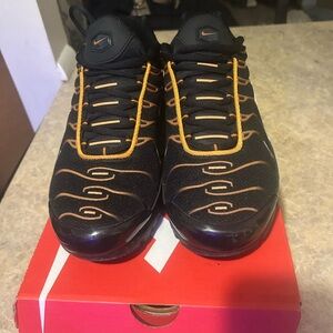 Nike Air Max Plus
Dark Obsidian Monarch